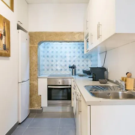 Jp39 - Baixa 18th Century Tiles With 2 Bdr!