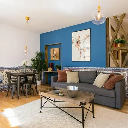 Jp39 - Baixa 18th Century Tiles With 2 Bdr! Lisboa